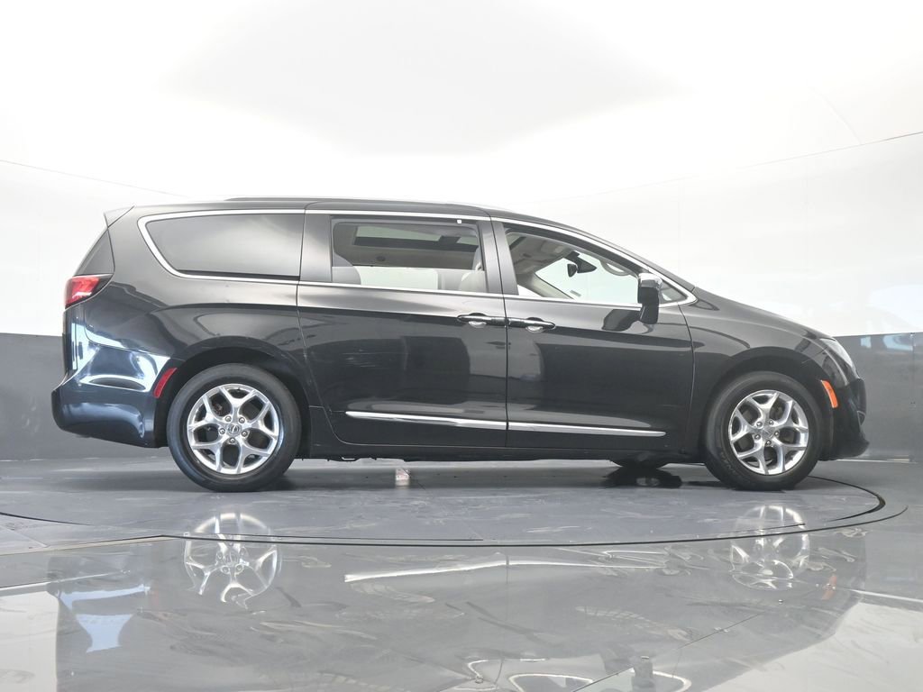Used 2019 Chrysler Pacifica Limited image 65
