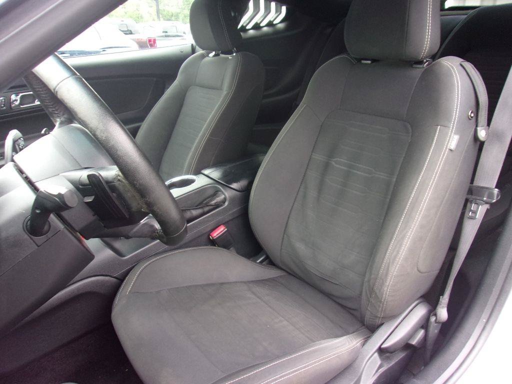 Used 2015 Ford Mustang Coupe RWD image 9