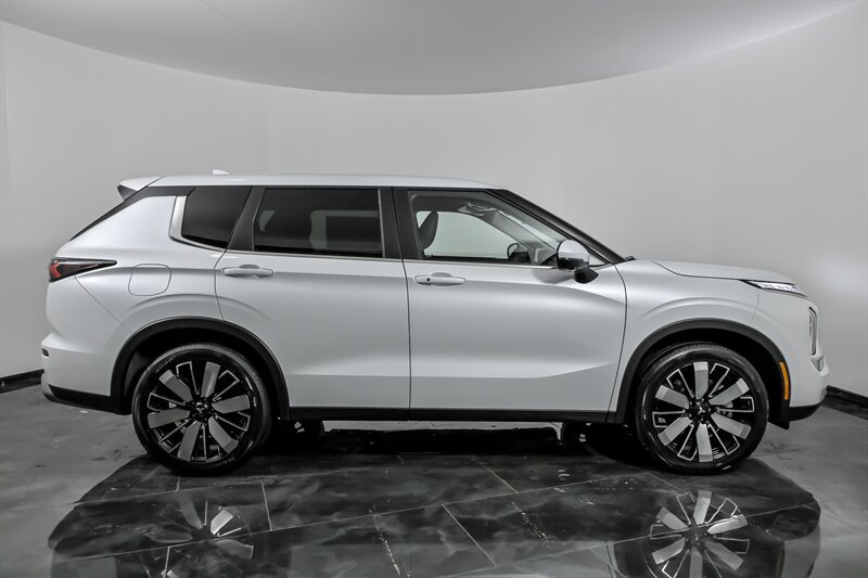 New 2026 Mitsubishi Outlander AWD image 9