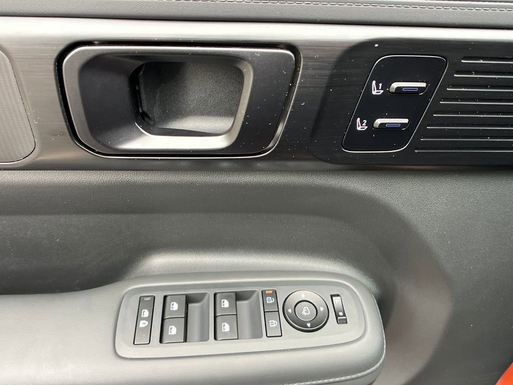 Used 2025 Hyundai Santa Fe Calligraphy image 12