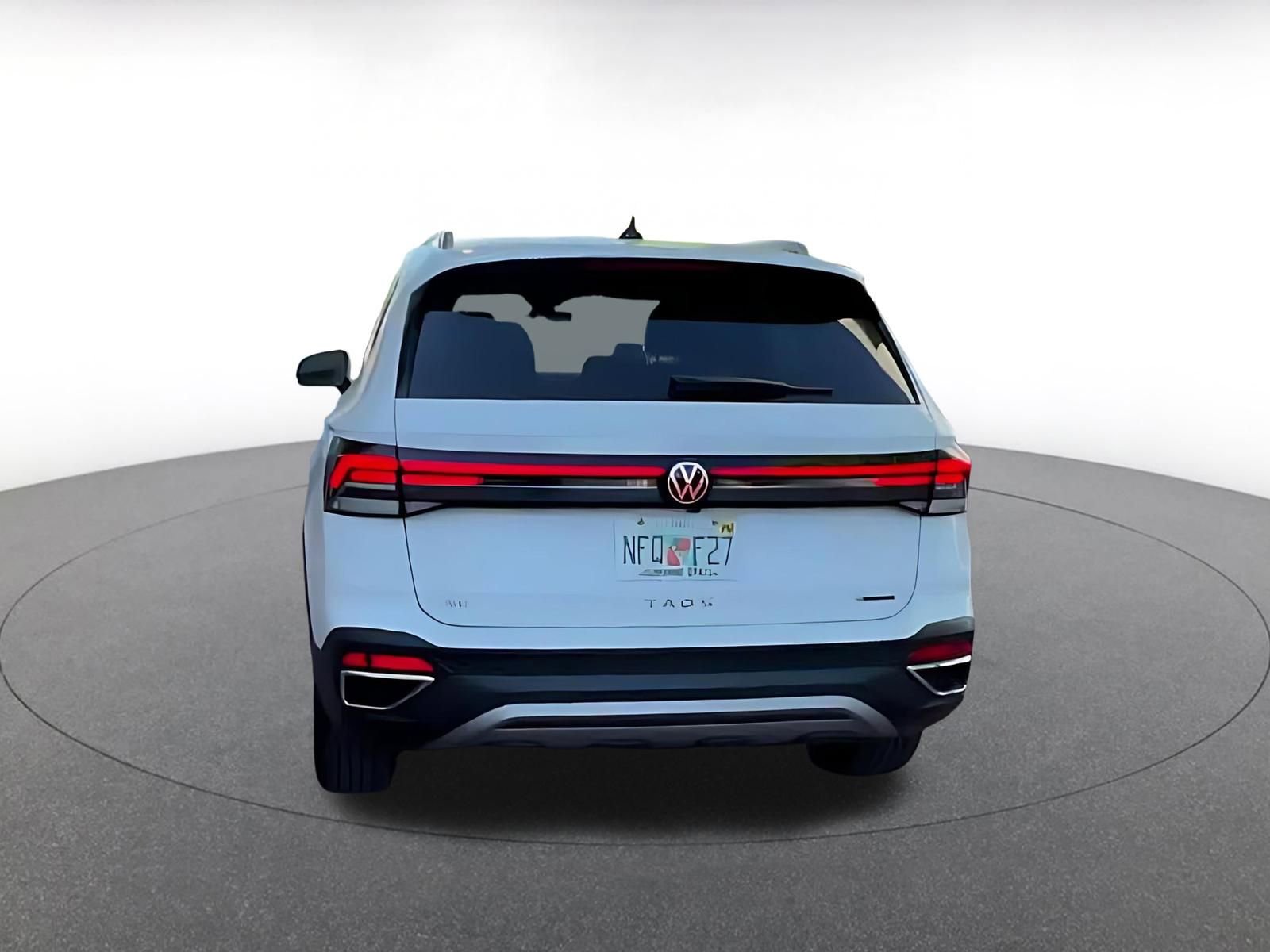 Used 2025 Volkswagen Taos SE image 12