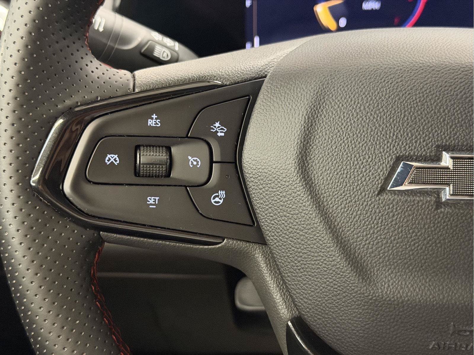 Used 2024 Chevrolet Trax RS w/ Sunroof Package FWD image 16