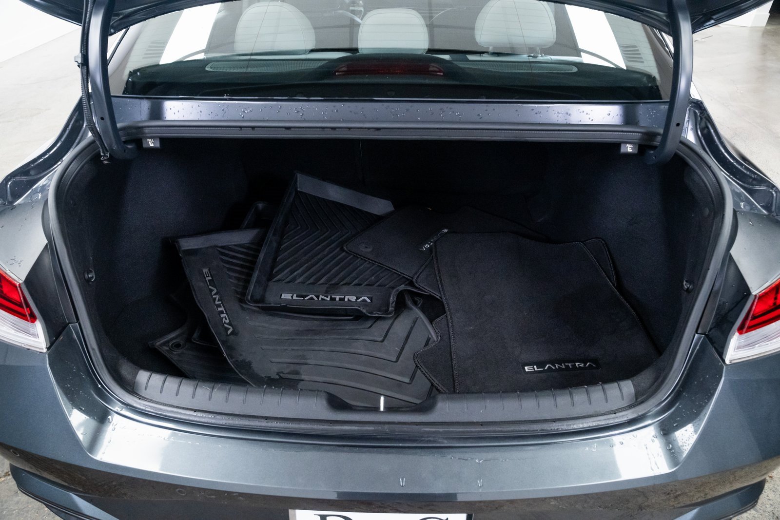 Used 2021 Hyundai Elantra Limited image 8