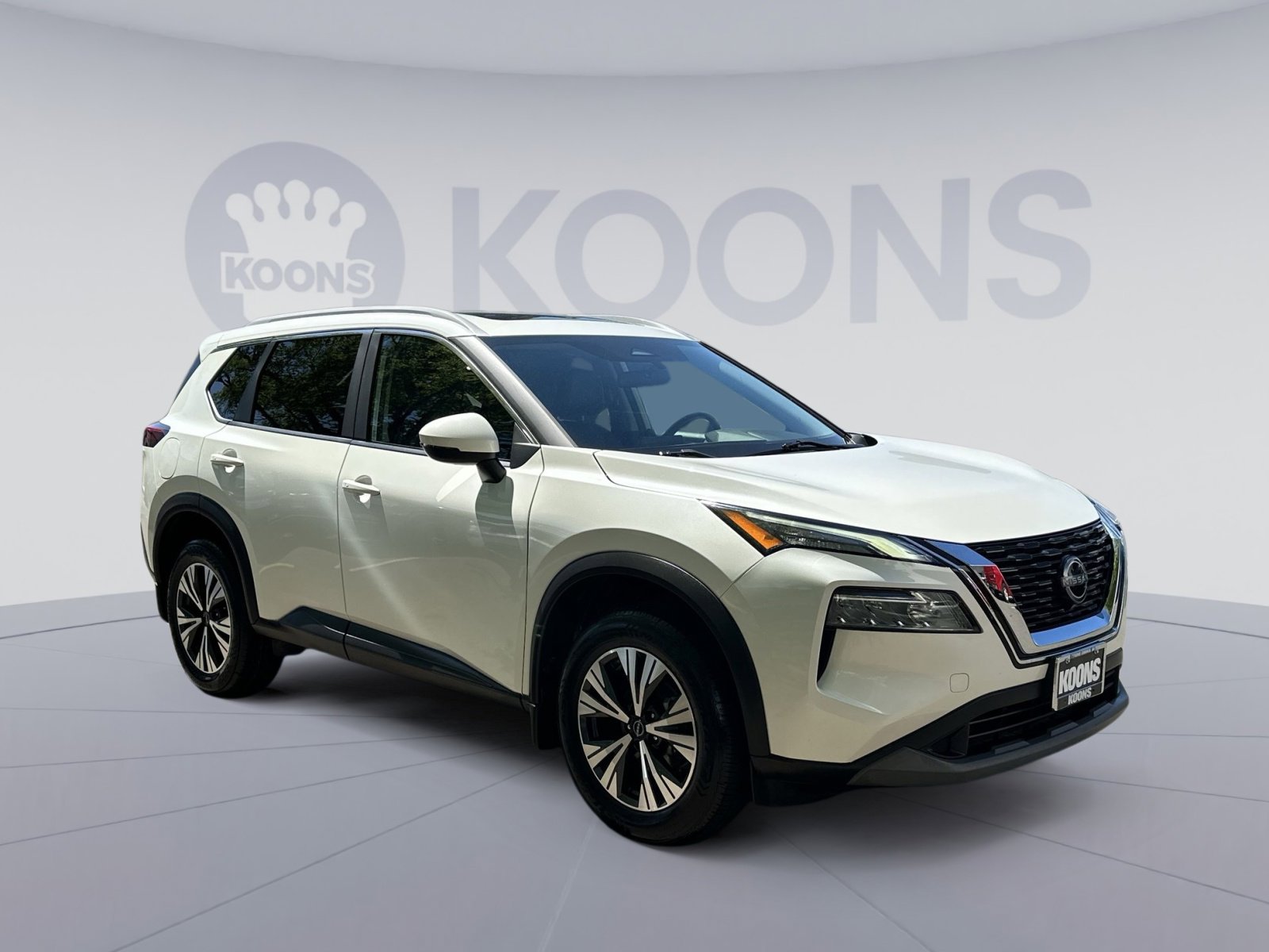 Used 2023 Nissan Rogue SV w/ SV Premium Package FWD image 2