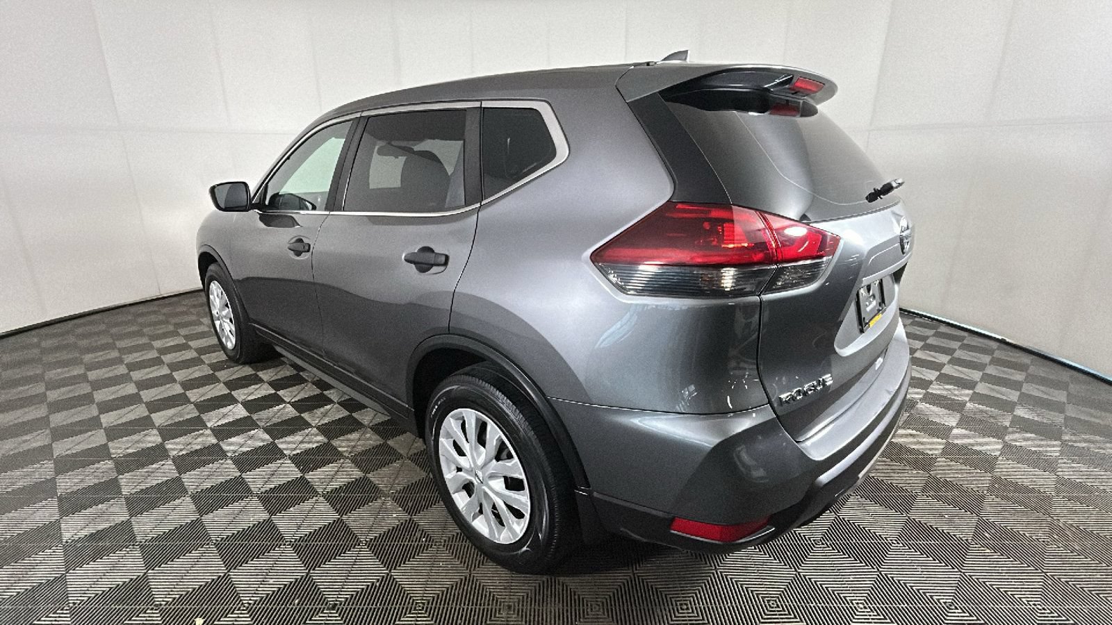 Used 2019 Nissan Rogue S FWD image 4