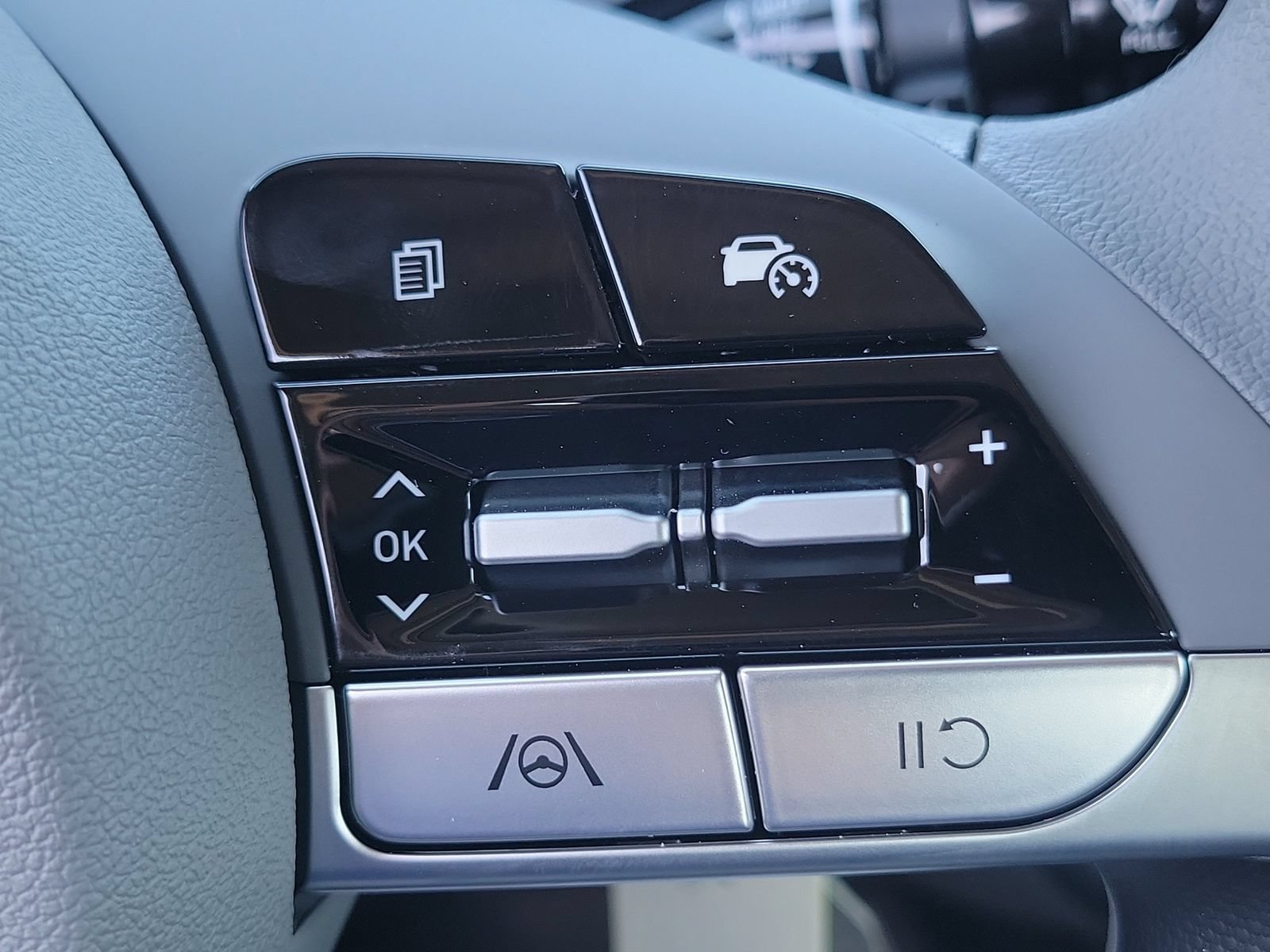 New 2026 Hyundai Elantra SE FWD image 9