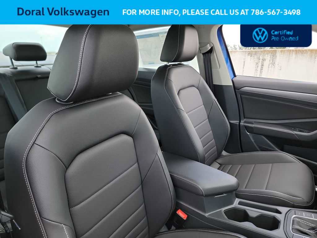 Certified 2023 Volkswagen Jetta SE w/ Panoramic Sunroof Package FWD image 32