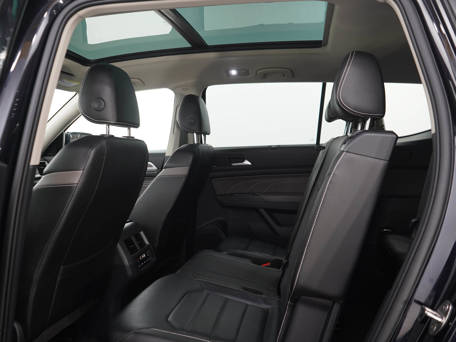 Used 2022 Volkswagen Atlas SEL AWD/4WD image 16