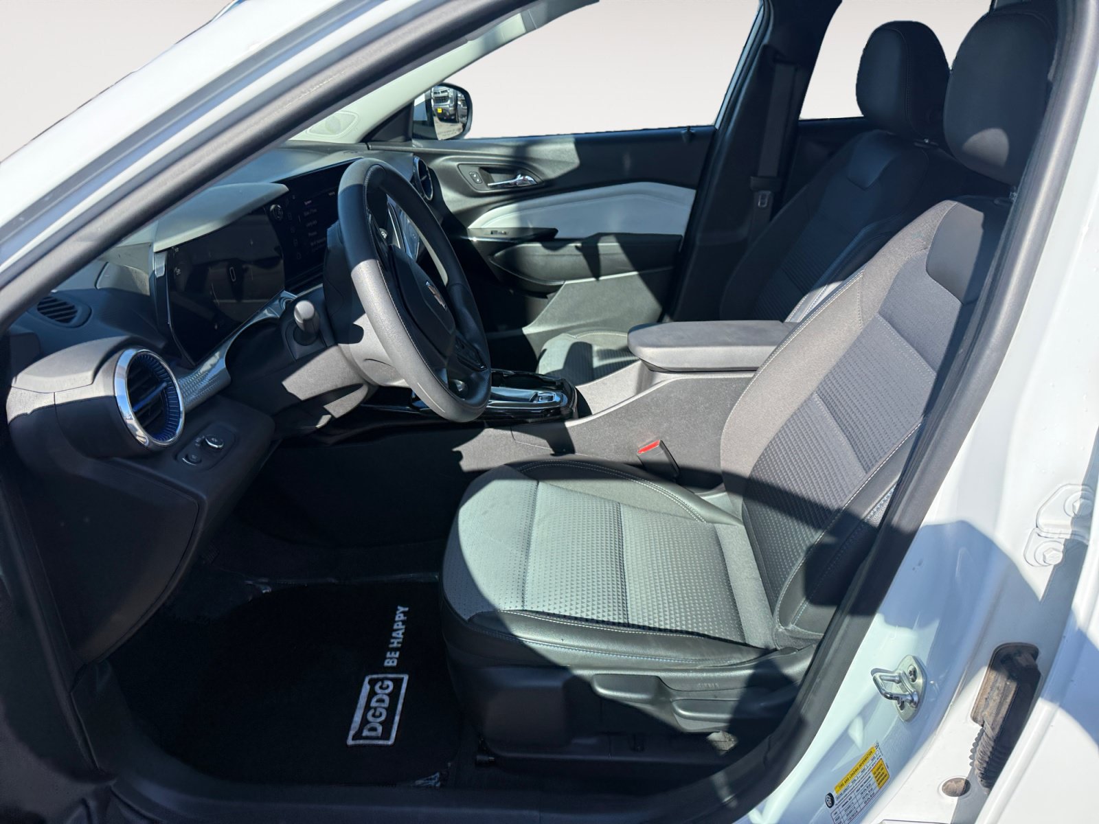 Used 2024 Chevrolet Trax LT FWD image 10