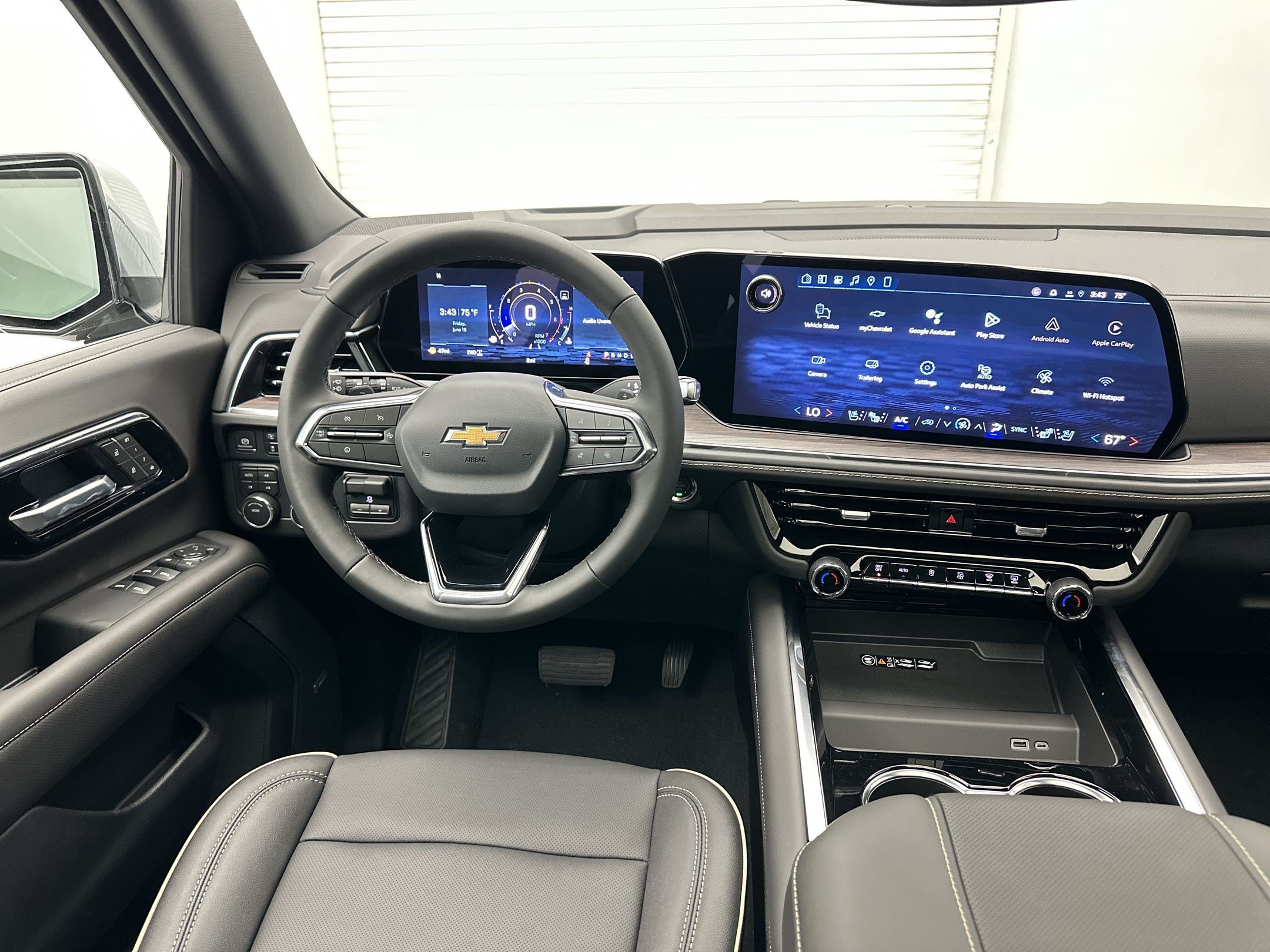 New 2026 Chevrolet Suburban Premier w/ Sun And Tow Package AWD/4WD image 28