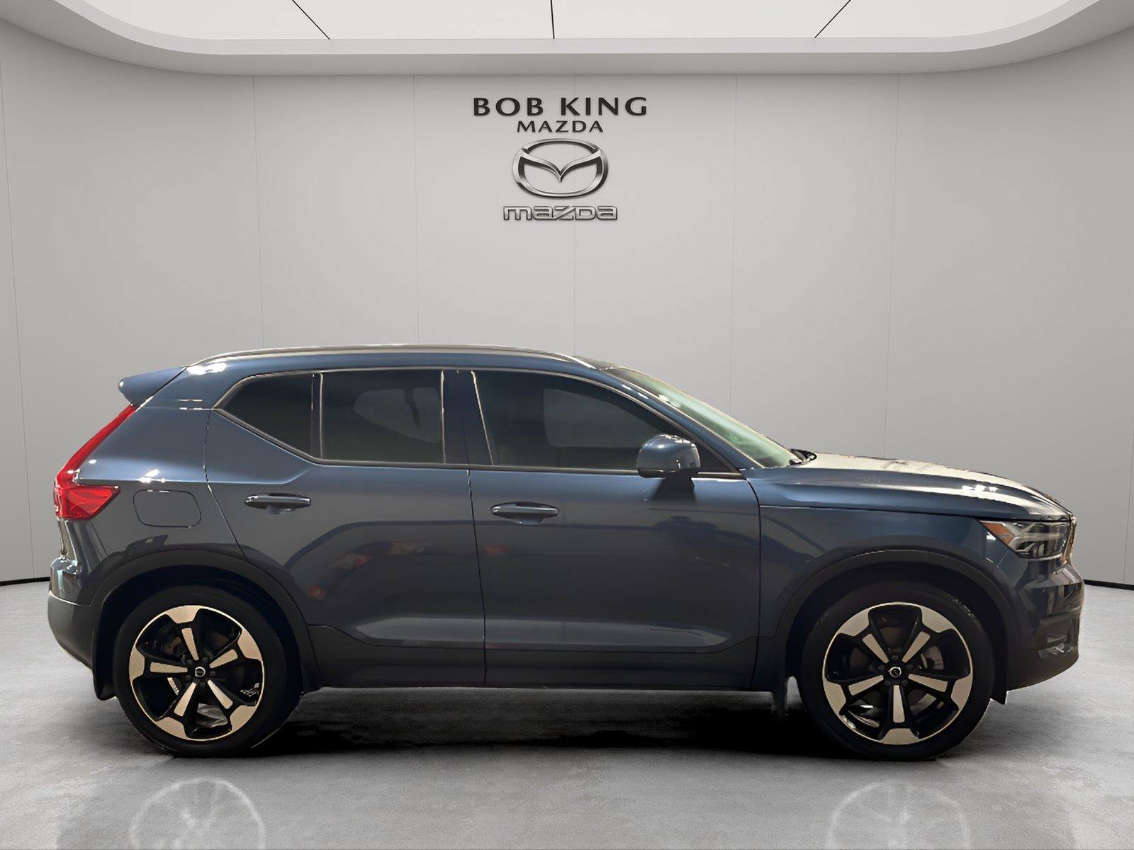 Used 2021 Volvo XC40 T5 Momentum w/ Premium Package AWD/4WD image 6