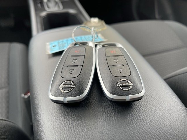 Certified 2025 Nissan Kicks S image 26