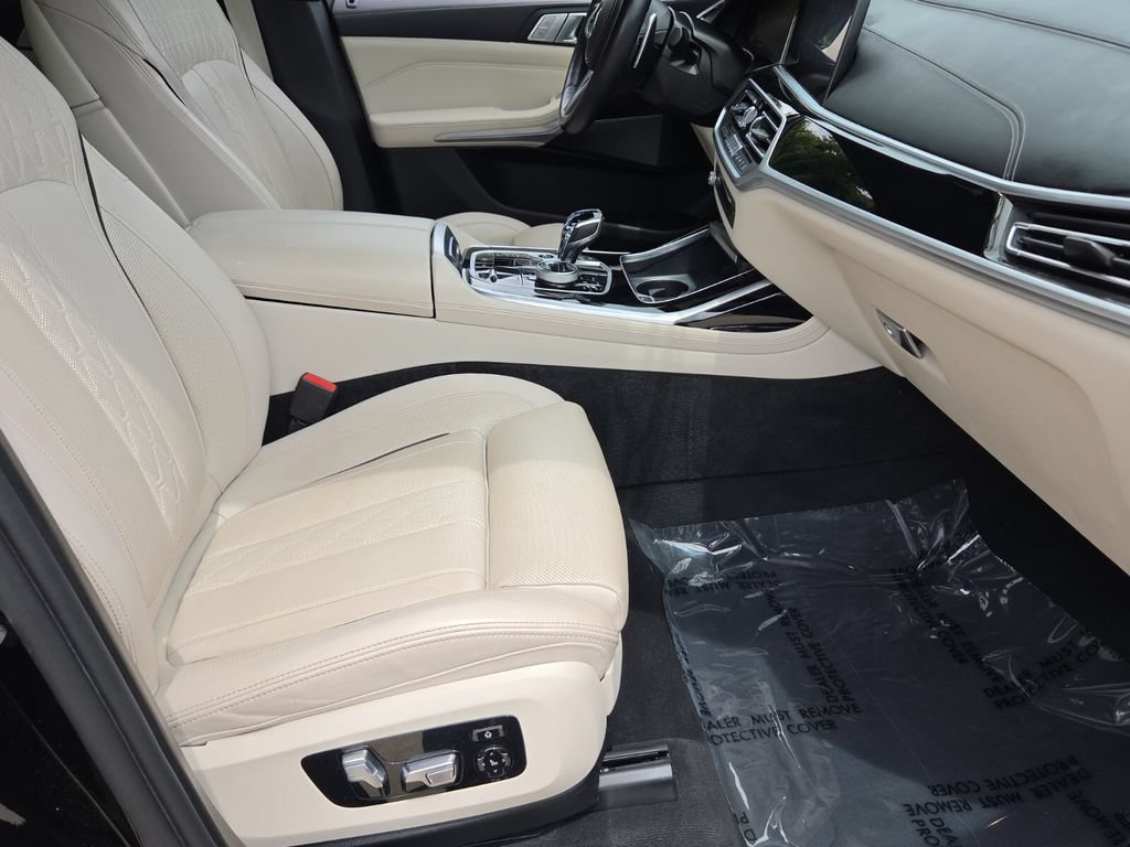 Used 2022 BMW X7 xDrive40i w/ M Sport Package AWD/4WD image 19