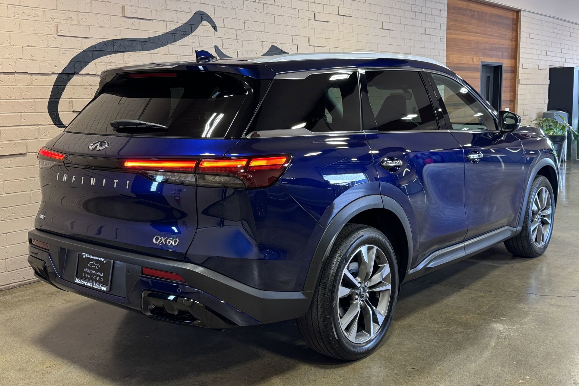 Used 2023 INFINITI QX60 Luxe AWD/4WD image 3