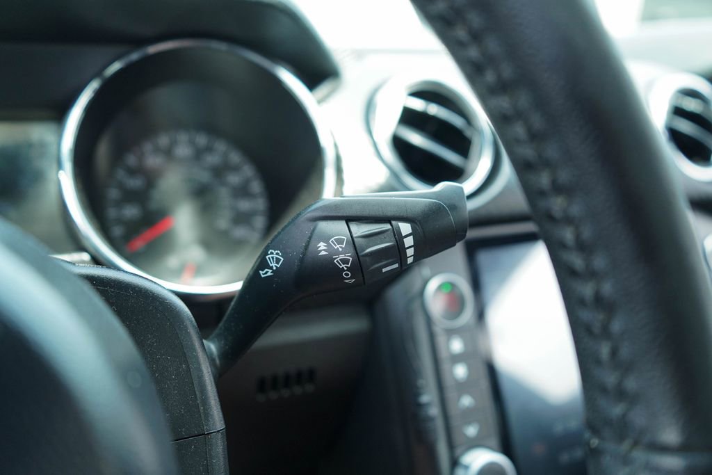 Used 2015 Ford Mustang Coupe RWD image 28