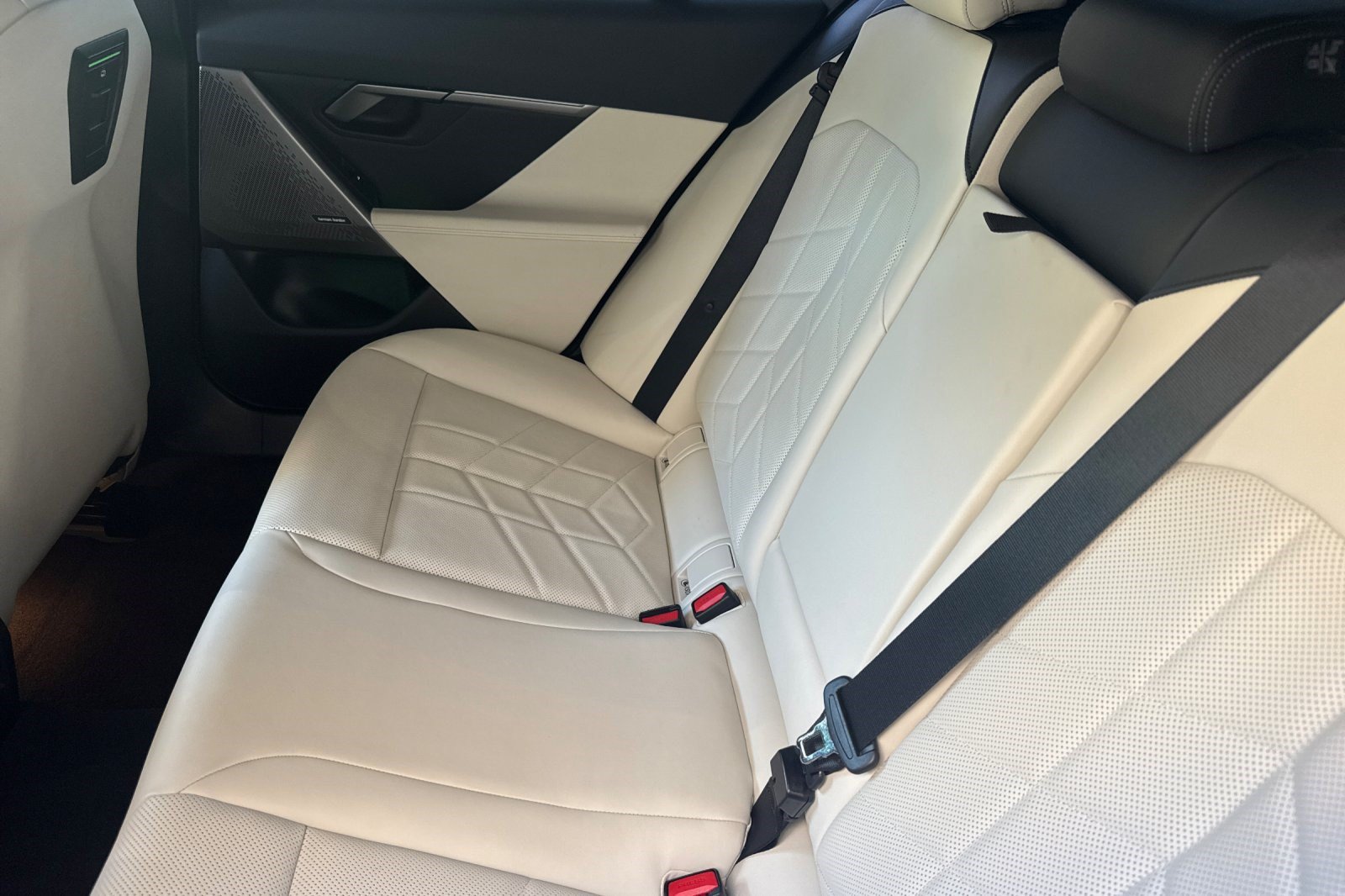 Used 2024 BMW i5 eDrive40i w/ Premium Package RWD image 15