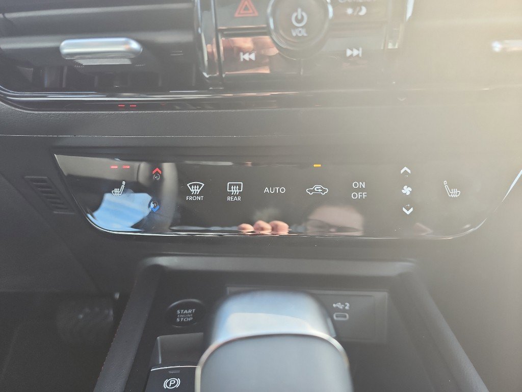 Used 2026 Nissan Kicks SR w/ Cold Weather Package image 17