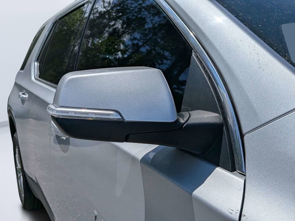 Used 2022 Chevrolet Traverse LT image 11