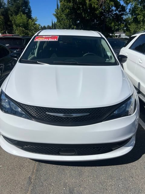 Used 2024 Chrysler Voyager LX FWD image 3
