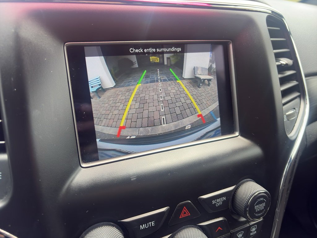 Used 2019 Jeep Grand Cherokee Laredo AWD/4WD image 12