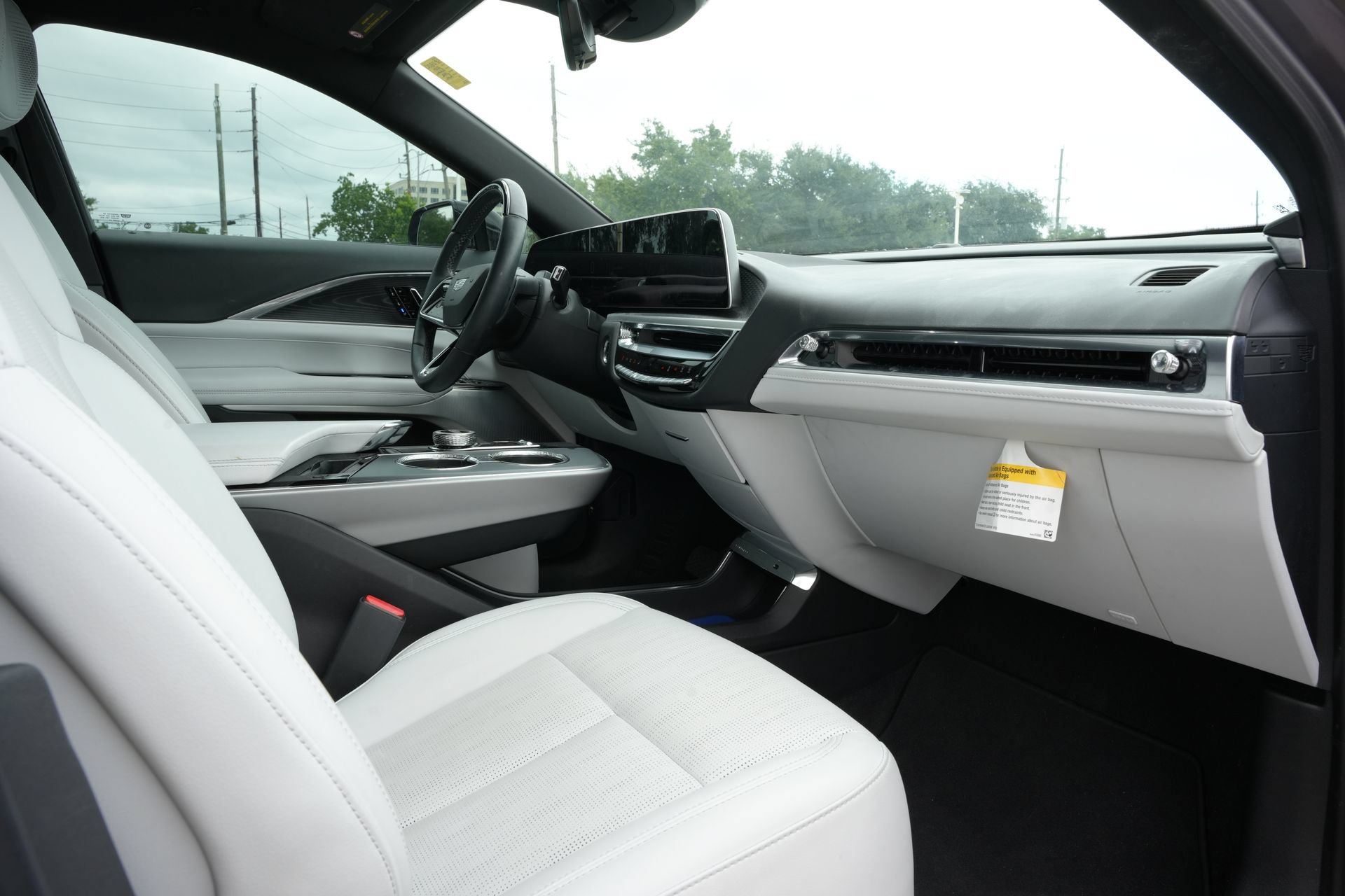 Certified 2024 Cadillac Lyriq Luxury AWD/4WD image 24