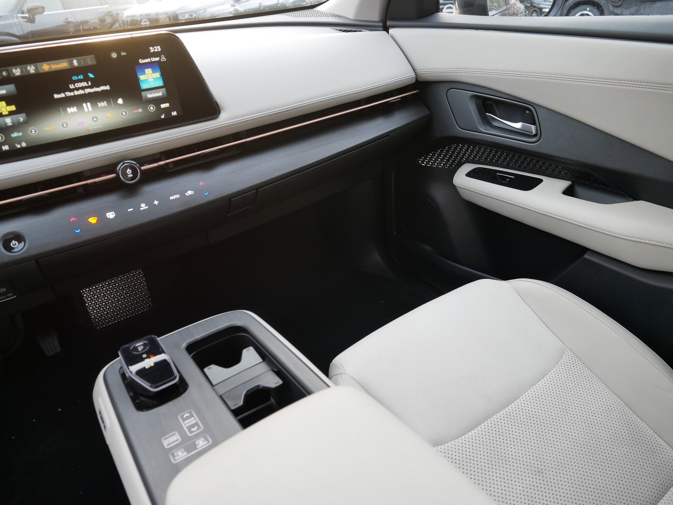 Certified 2023 Nissan Ariya AWD image 11