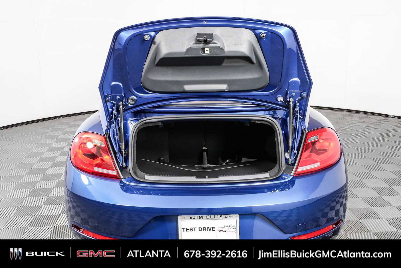Used 2013 Volkswagen Beetle 2.0T FWD image 29