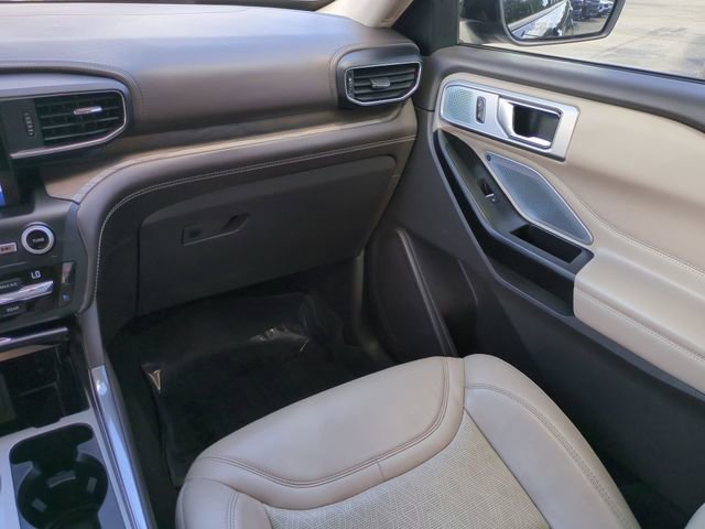 Used 2020 Ford Explorer Platinum w/ Premium Technology Package image 18