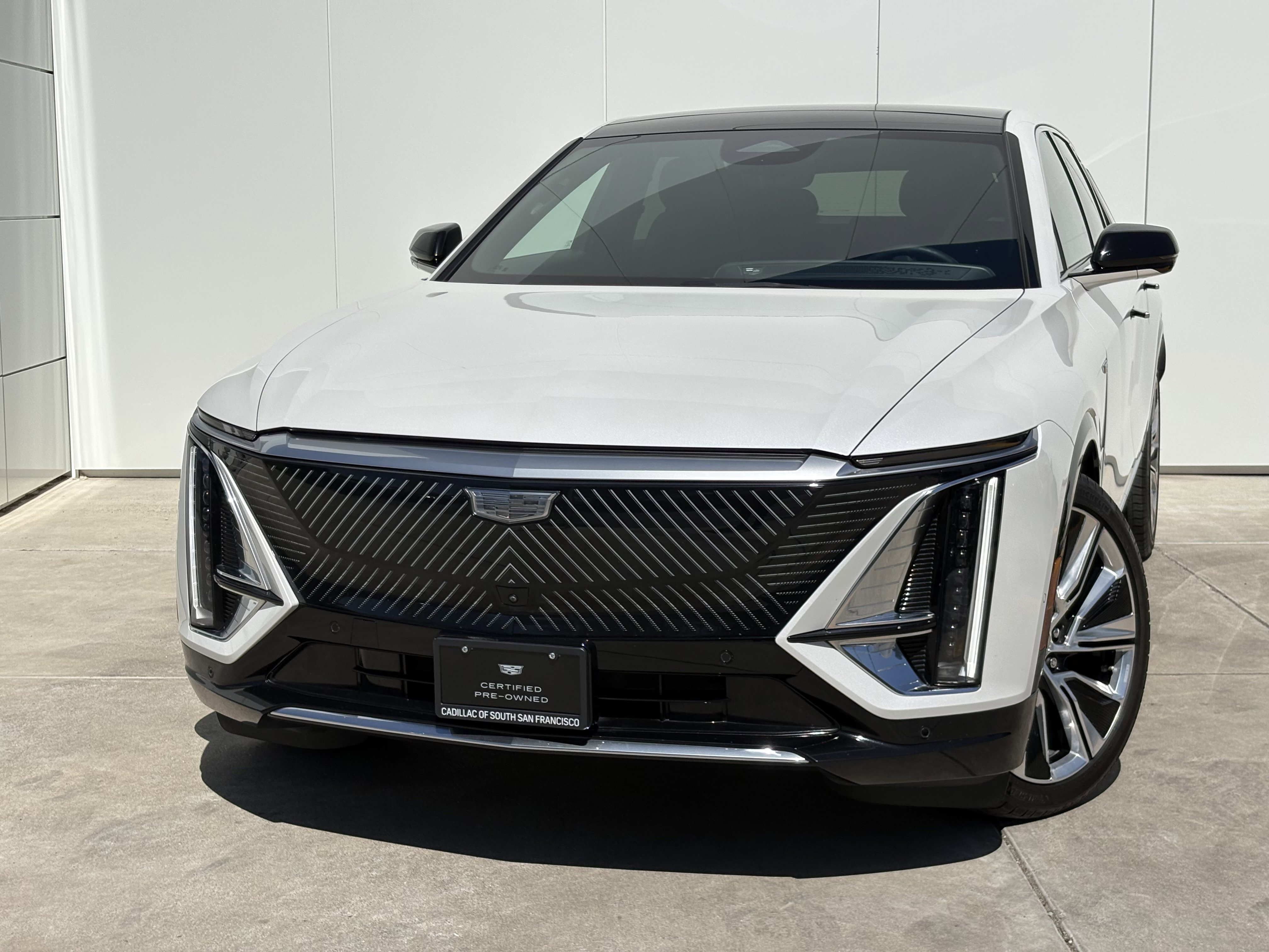 Certified 2024 Cadillac Lyriq Luxury AWD/4WD image 1