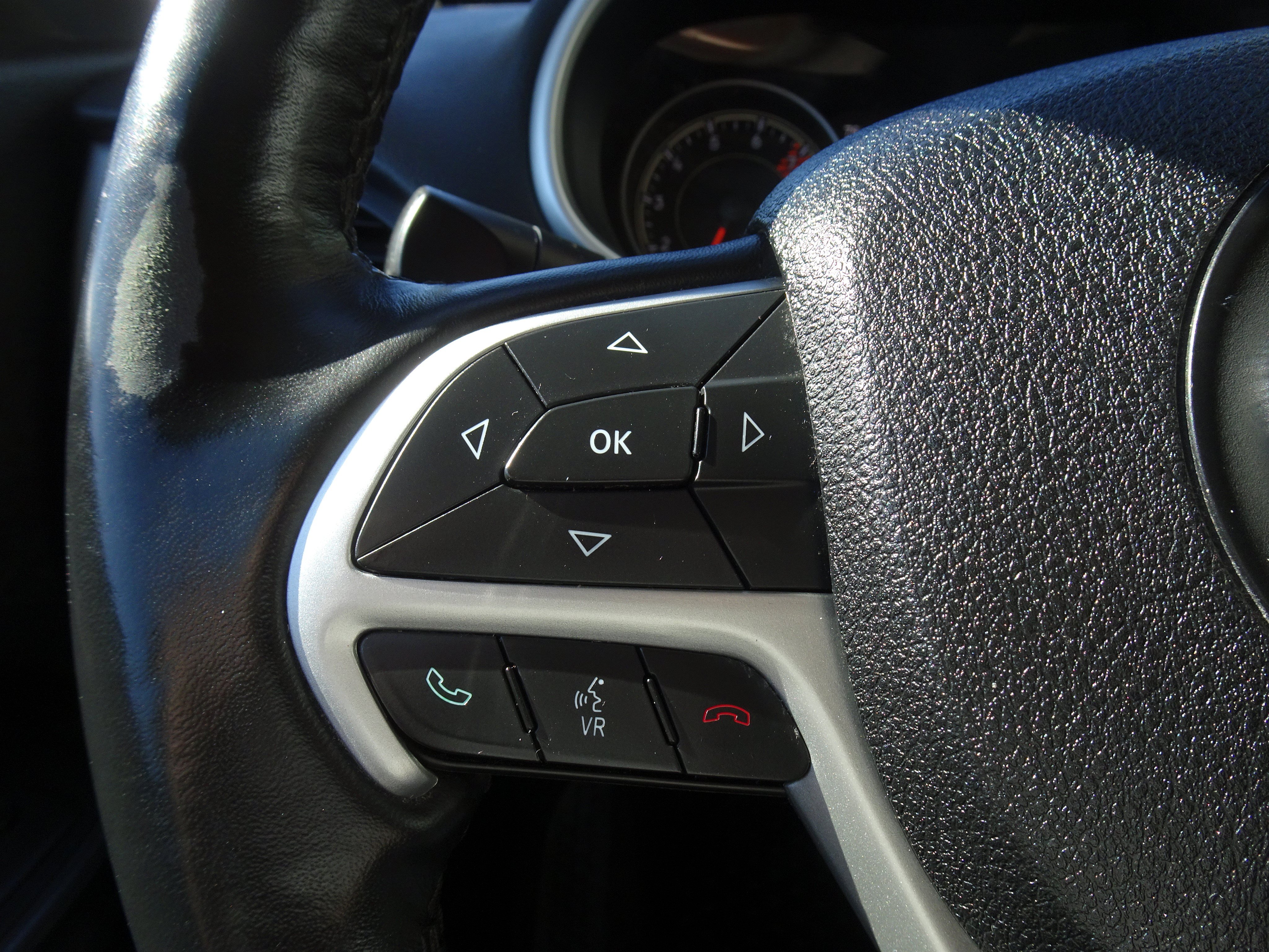 Used 2016 Jeep Cherokee Trailhawk w/ Cold Weather Group AWD/4WD image 21