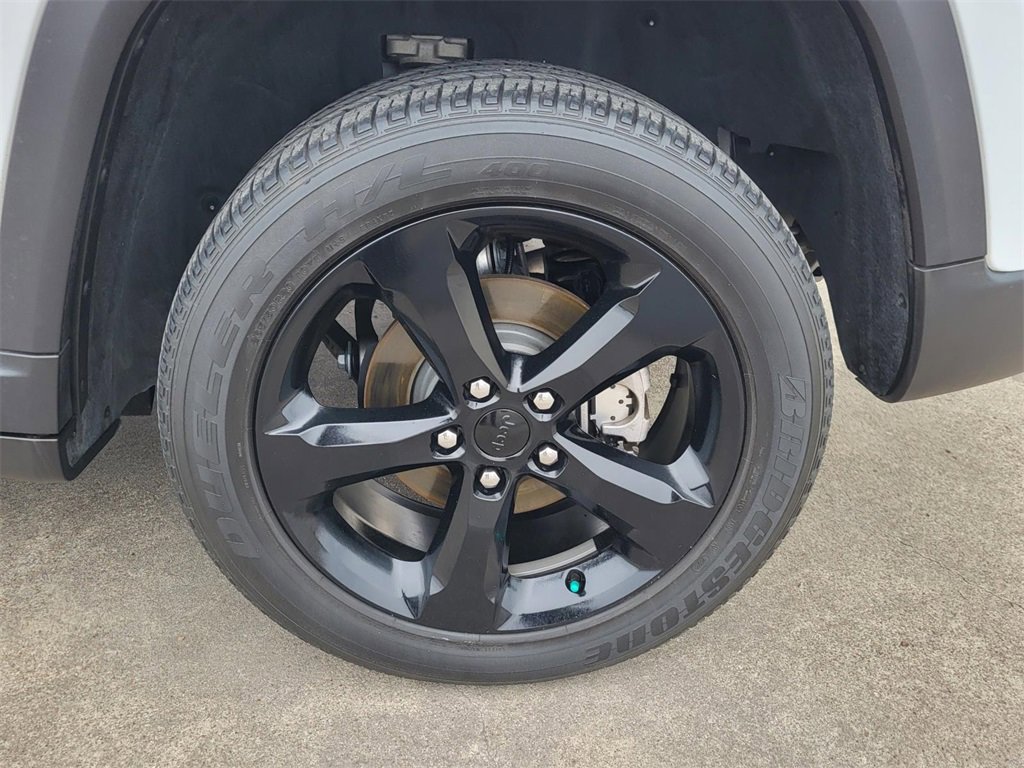 Used 2023 Jeep Grand Cherokee Altitude image 32