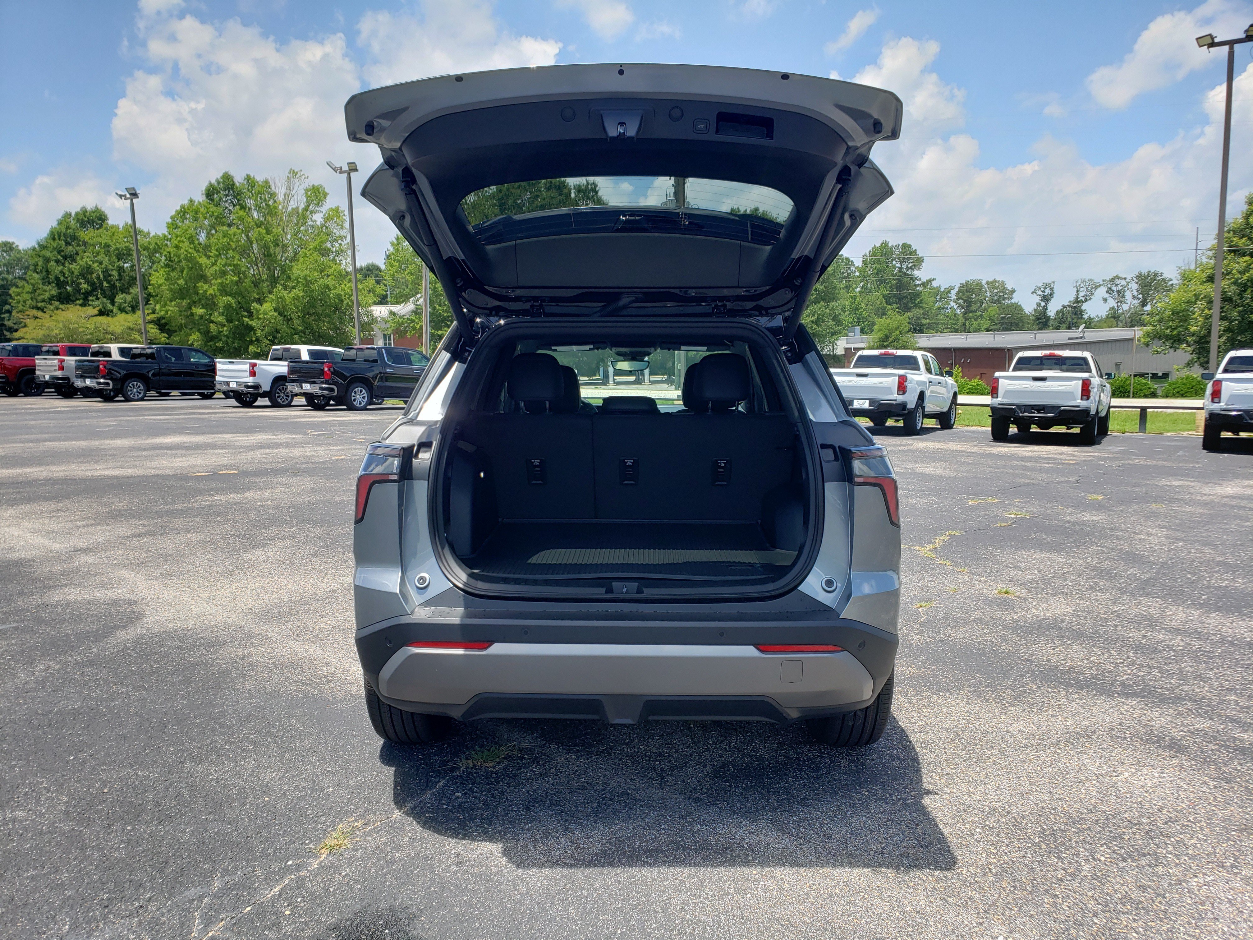 New 2026 Chevrolet Equinox LT w/ Convenience Package II FWD image 9