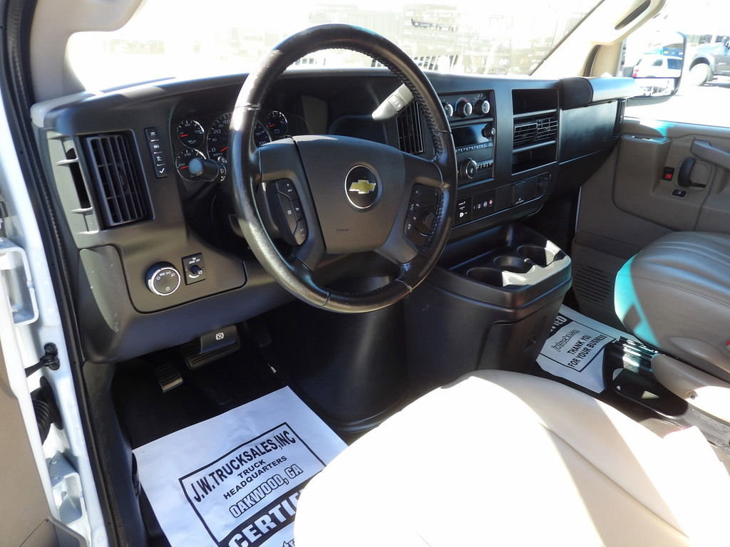 Used 2022 Chevrolet Express 3500 w/ Driver Convenience Package image 16