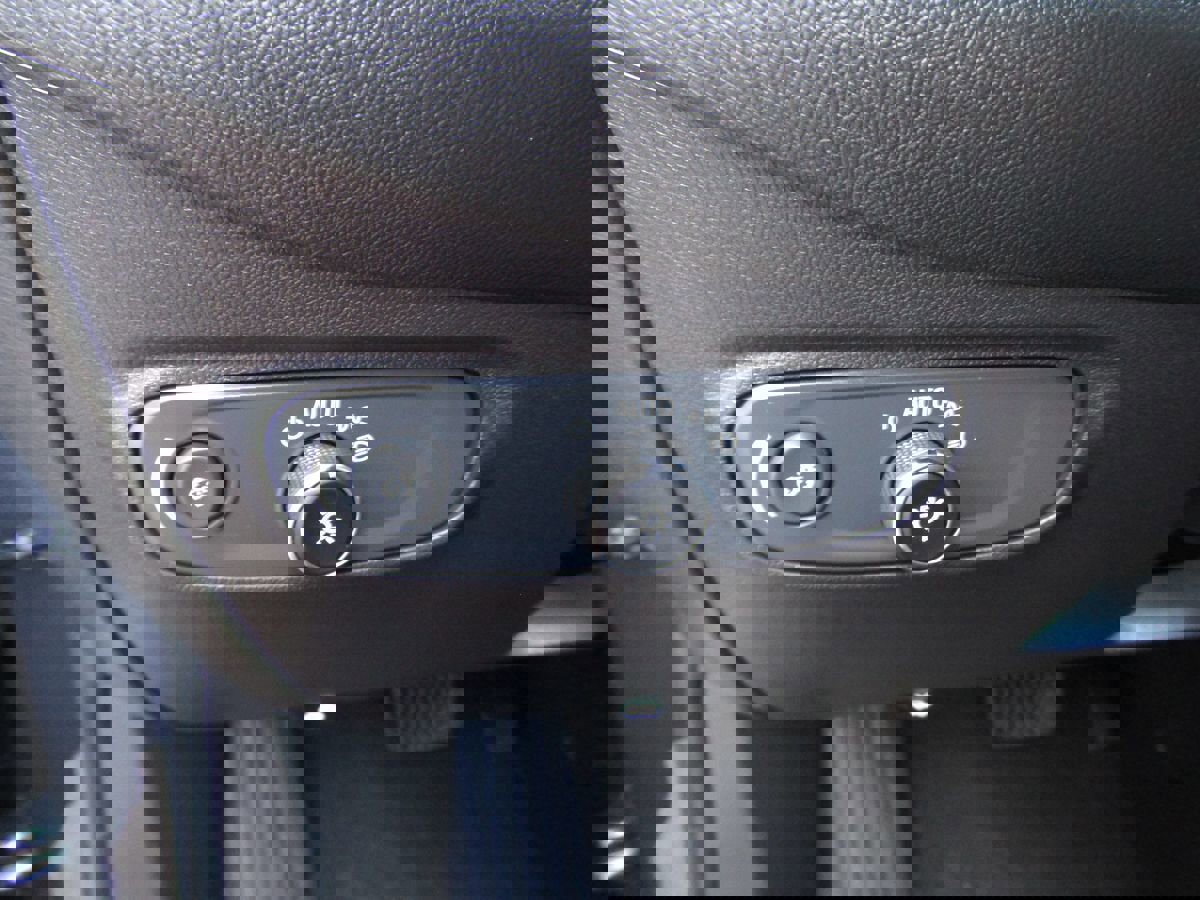 Used 2023 Chevrolet Equinox LT image 12