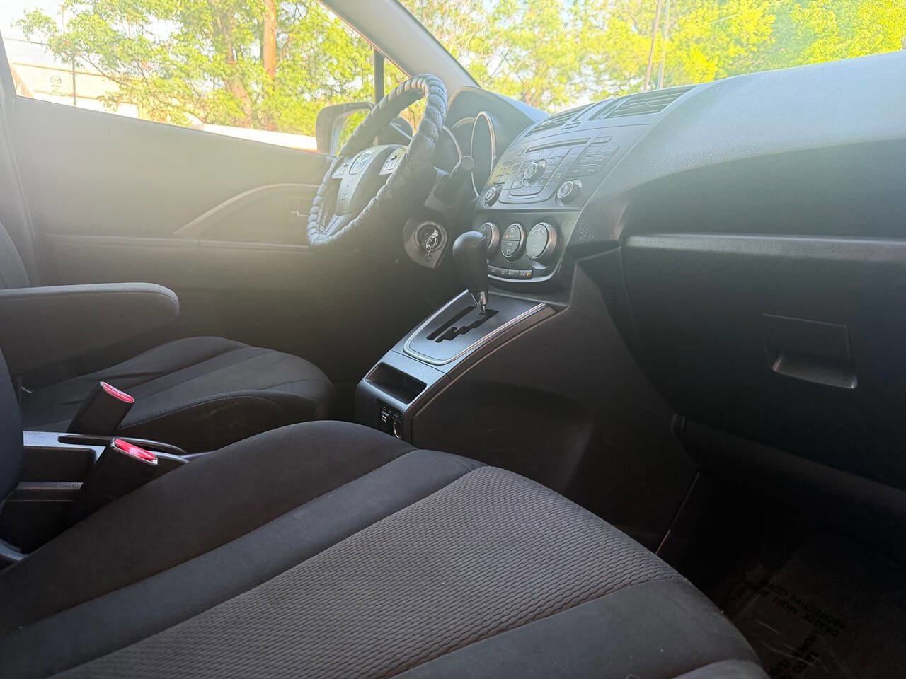 Used 2013 MAZDA MAZDA5 Sport image 18