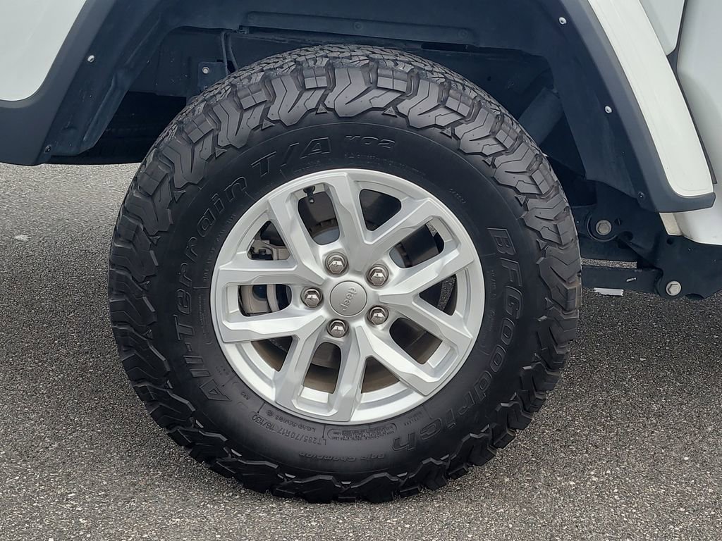 Used 2023 Jeep Gladiator Sport image 5