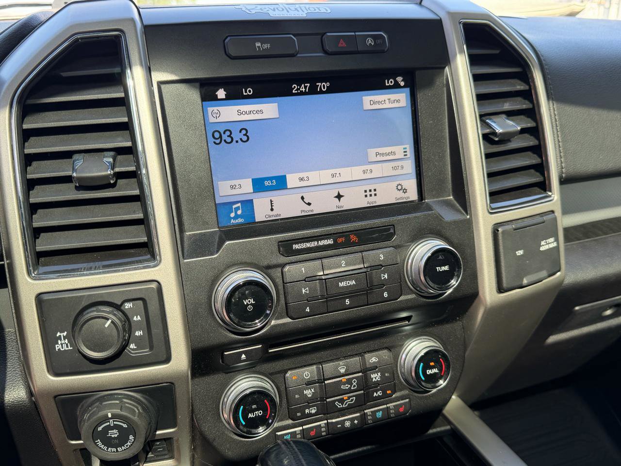 Used 2017 Ford F150 Lariat w/ Equipment Group 502A Luxury AWD/4WD image 9