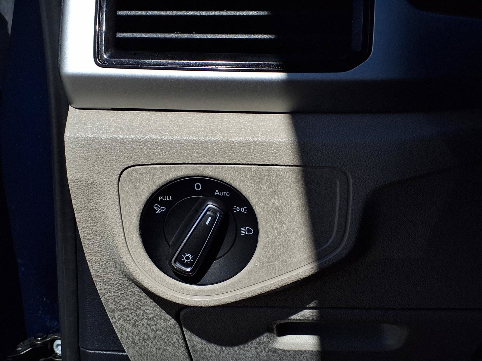 Certified 2022 Volkswagen Atlas SE FWD image 16