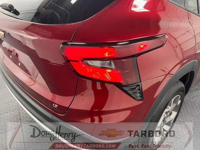 Used 2025 Chevrolet Trax LT FWD image 14