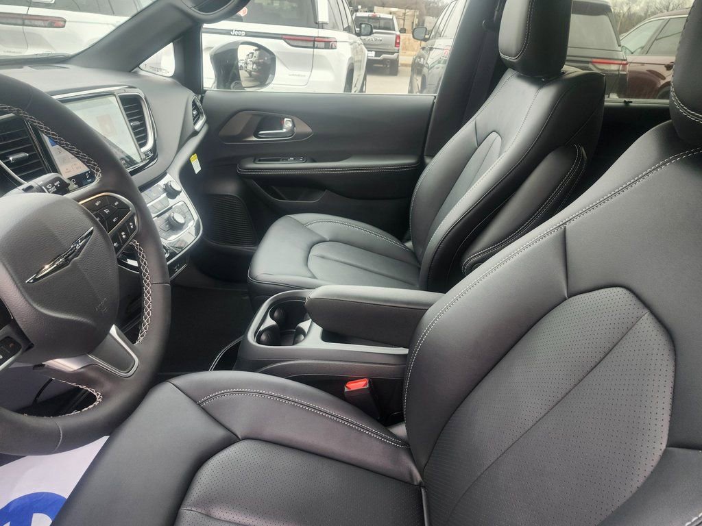 New 2026 Chrysler Voyager LX image 22