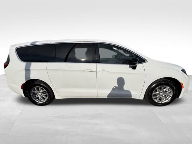 New 2026 Chrysler Voyager LX image 6