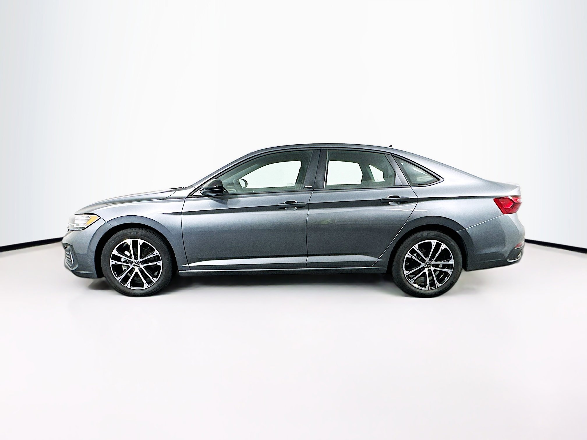Used 2024 Volkswagen Jetta Sport FWD image 4