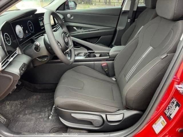 Used 2025 Hyundai Elantra Sport image 13