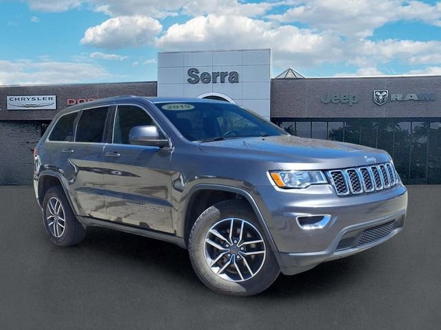 Used 2019 Jeep Grand Cherokee Laredo w/ Security & Convenience Group AWD/4WD image 1
