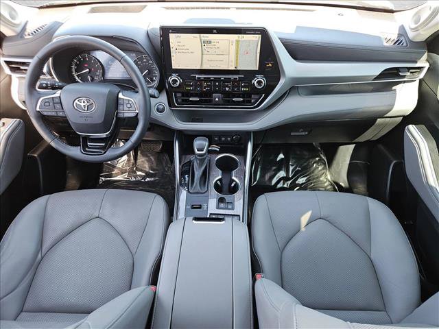 Used 2021 Toyota Highlander Platinum FWD image 24