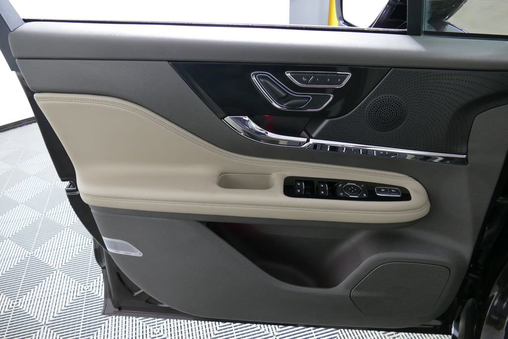 Used 2023 Lincoln Corsair AWD w/ Equipment Group 101A image 23