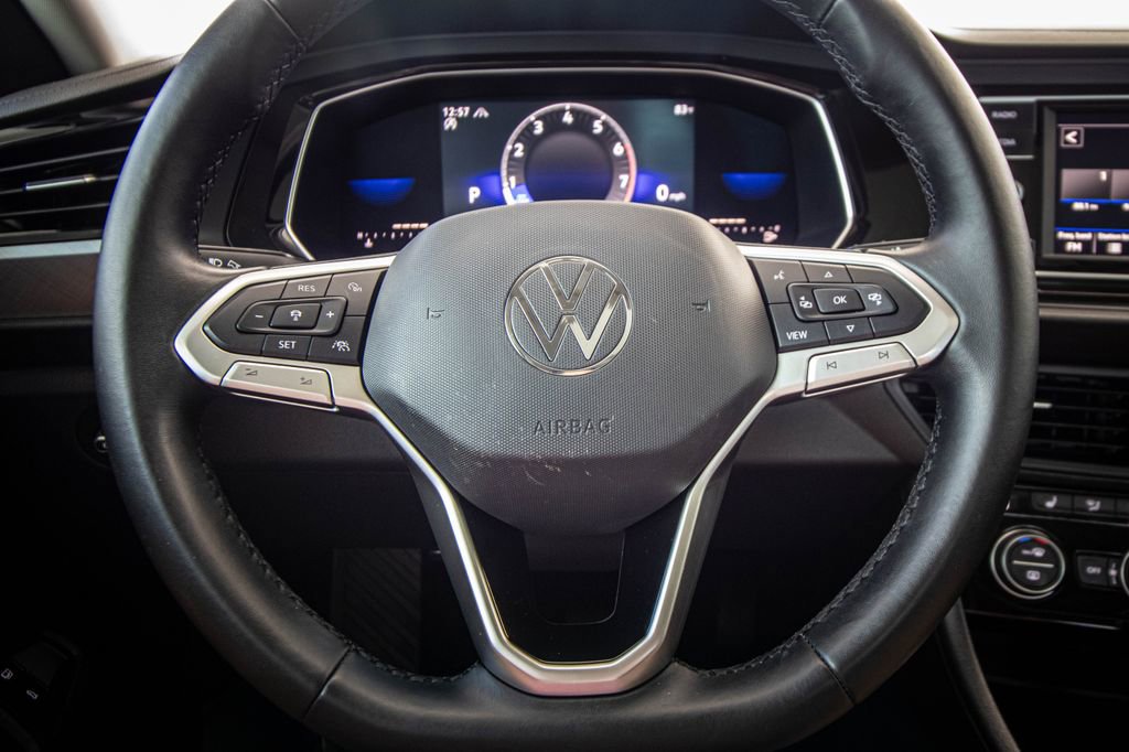 Certified 2022 Volkswagen Jetta SE image 32
