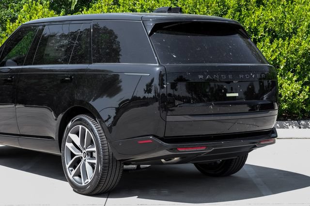 New 2027 Land Rover Range Rover Long Wheelbase SE AWD/4WD image 11