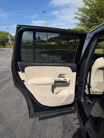 Used 2021 Mercedes-Benz GLB 250 w/ Premium Package image 14