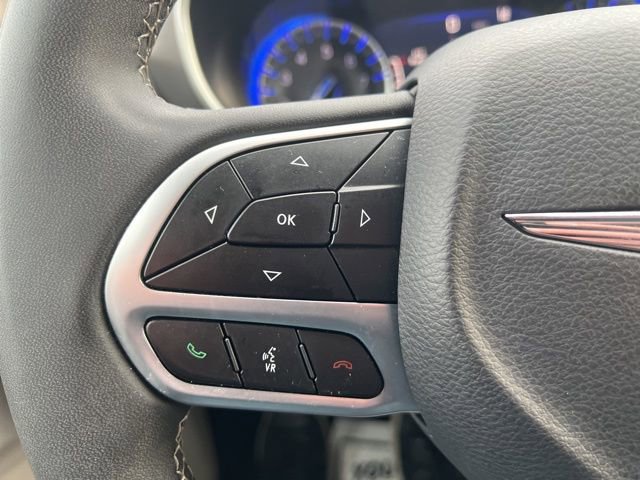 Used 2024 Chrysler Pacifica Touring-L image 21